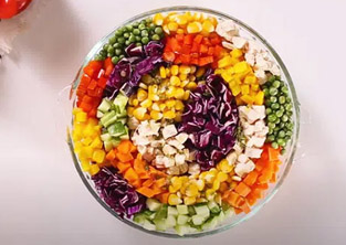 Giảm cân siêu hiệu quả với salad ức gà cầu vồng
